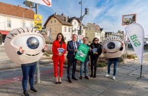 Präsentation neuer StB Sicherheitsfolder, V.l.n.r. Frau Mag. Dr. Heike Krug-Leitold, Herr LH-Stv. Anton Lang, Frau Direktor Ronald Kiss, Verkehrssicherheitsexpertin Maria Knauer-Lukas